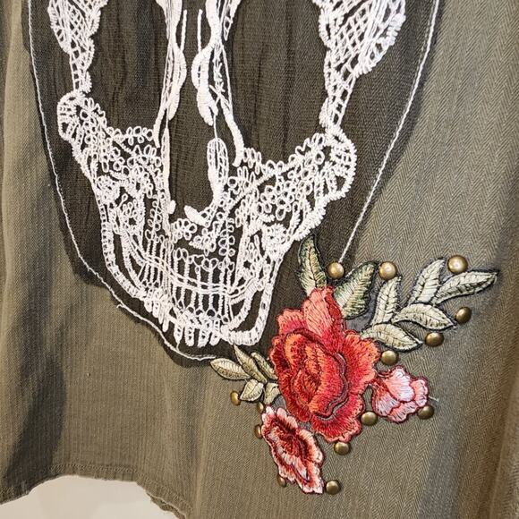 Fashion Nova Utility Shirt Shacket Jacket Skull and Roses - Size M - Picture 7 of 8